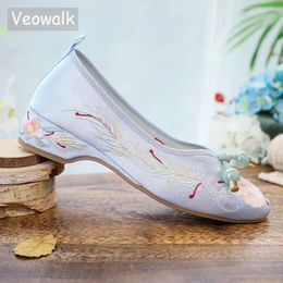 Casual Shoes Veowalk Elegant Women Satin Cotton Embroidered Pointed Toe Slip On Flats Comfortable Chinese Wedding Blue Red White