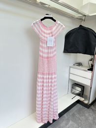 The stunning pink striped dress of the Paris Grand Palace runway series in spring and summer