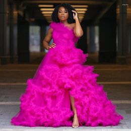 Casual Dresses Flirty Fuchsia One Shoulder Ruffled Tulle Women 2024 Sexy Puffy Split Prom Gowns Long Robe Custom Colors Available