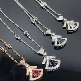 Halskette, Modemarke -Designer -Halskette, Doppelrock, drei Rock klassische minimalistische Stil, charmante böhmische Frauen Halskette, bestes Geschenk