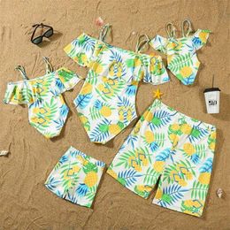 Pineapple Family Matching Swimsuits Ruffled Mother Daughter Swimwear OnePiece Mommy and Me Clothes Father Son Swim Shorts 240515