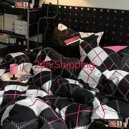 Bedding Sets Fashion Style Pink Black Set Soft Flower Duvet Er Pillowcase Bed Flat Sheet For Girl Double Queen King Bedclothes Drop De Dhimv