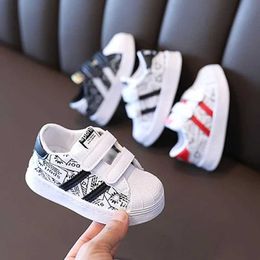 Athletic Outdoor Spring New Childrens Letter Print Leather Upper Trend Sports Skate Shoes Boys and Girls Casual Board Shoes Little White Shoes Y240518