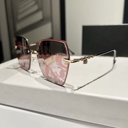 Luxury designer sunglasses for women classic Summer Fashion Style metal and Plank Frame eye glasses UV Protection Lens 323u