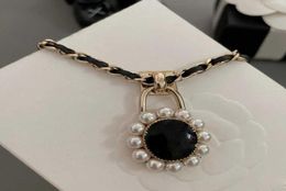 Black Leather Pearl Christmas Necklace Women Golden Chain Fashion Luxury Popular Online Elegant Lady Temperament Party Anime8035518
