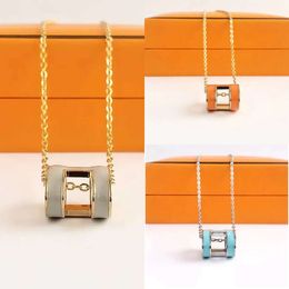 Designer Love Pendant Neckor for Women Gold Letter Halsband Design smycken färgfast hypoallergenic