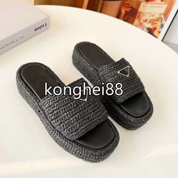 Luxury Designer Sandals Triangle Platform Shoes Solid Colour Woven Slippers Fashion Easy To Wear Flip-flops Casual Leather Flat Shoes Summer Outdoor Beach Shoes