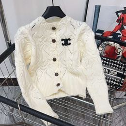 Kadın Sweaters C23 Sonbahar Kış Moda Twist Düğmesi Dekorasyon Basit gündelik çok yönlü tatlı stil ince örgü kazak