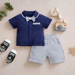 Clothing Sets Newborn baby set casual and fashionable vertical gentleman bow comfortable cotton short sleeved set summer baby two-piece set J240518