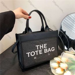 2024 10a Designer the Tote Weave Beach Bag Womens Travel Shopper Clutch Embossed Weekender Basket Bags Mens Luxurys Crossbody Handbags Fashion Top Handle Shoulder b