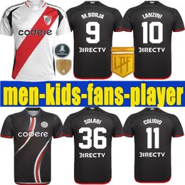 New River Plate Terza maglia di calcio 24 25 Black M Borja Lanzini Colidio Solari 2024 2025 Kit per bambini adulti Kit Football Shirts Fan Fan Player Version Home Red Red