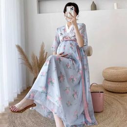 Maternity Dresses Korean fashion floral printed maternity long dress with retro A-line ultra-thin and loose fitting maternity clothing H240518