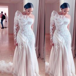 2021 Retro Lace Appliques A Line Wedding Dresses Bridal Gowns Sheath One Shoulder Saudi Arabia Illusion Sheer Long Sleeve Tulle Sweep T 276C