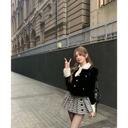 Kvinnors dike rockar Designers Autumn/Winter Sweet Temperament Slim Fit Korean Doll Collar Embroidered Black Velvet Coat