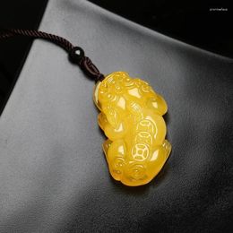 Pendant Necklaces Honey Wax Pixiu Carved Sweater Chain Men's And Women's Second Generation Amber Chicken Oil Yellow