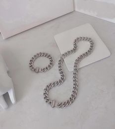 Europe America Men Silvercolour Metal Engraved V Initials Flower Chain Links Necklace Bracelet Jewelry Sets M68273 M682724325217