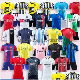 Maglie 2024 Kit di calcio da club per ADTS e bambini senza calze a far parte di consegna per bambini abiti maternità per bambini atletici out dhmmi