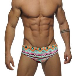 Men's Swimwear Sexy Men Swimwear Quick Dry Swimming Briefs Summer Gay Low Waist Bathing Swimsuits Fashion Male Pad Push Beach Surfing Underwear Y240517