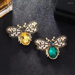 Brooches Vintage Shiny Zircon Bee Brooch For Women Elegant Chic Hollow Insect Badges Pin Clothing Party Jewellery