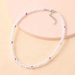 Pendant Necklaces Fashionable and Simple Heart shaped Pearl Bead Necklace Elegant Womens White Kravik Chain Necklace Couple Gift Jewellery Accessories J240516
