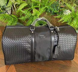 Top Quality Soft Leather Large Capacity Woven Travel Bag Men's Shoulder Handbag Short Business Trip Luggage Bags