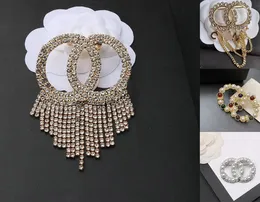 Designer Letter Brooches Women Men Designer Brooch Rhinestone Crystal Pearl Luxury Designer Pin Suit Laple Pin Metal Fashion Jewellery Accessories