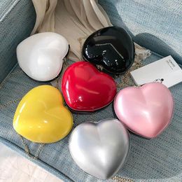Shoulder Bags Mini Heart Bag 2024 Summer Fashion Quality Patent Leather Women's Designer Handbag Chain Messenger