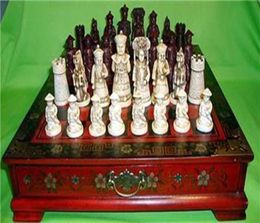 Collectibles Vintage 32 chess set with wooden Coffee table09910290