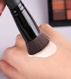 New Minerals Perfecting Face Brush Multipurpose Liquid Foundation Brush Premium Face Makeup Brush Face Foundation tool WQ3409086596