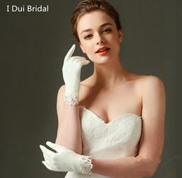 Matte Satin Bridal Gloves Short Lace Trim Ivory Wedding Bridal Accessory 2020 Wrist Length Wedding Glove1606687