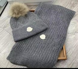 2022 Classic suit hat Hat scarf Cashmere rabbit cashmere quality The warm is super comfortable Men and women can do a couple of st3090900