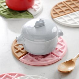 Table Mats Desktop Thickened Non-slip Nordic Waffle Anti-scald Decor Insulation Pot Holder Silicone Heat Resistant Meal Pad