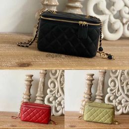 Cosmetic Bags Cases 10A Mirror quality Luxury Designer Vanity With Chain Bags 17CM Lambskin Small Cosmetic Bags WithBox C207