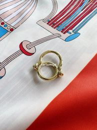 Scarves Loop Scarf Buckle Shawl Holder Women Designer Luxury Accessories Bandanas Rings Clip Female Foulard Decoration Gift