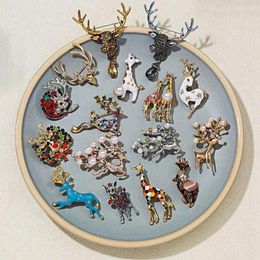 Brooches Christmas Deer Tree Brooch Pins For Women Xmas Animal Plant Enamel Lovely Jewelry Reindeer Elk Party Year Accessories Gift