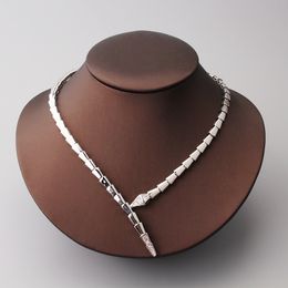 Collana in oro 18K coglione delicata serpente iniziale collane di lusso pendenti impostati per donne diamanti designer di lusso gioiello festeggiato per matrimoni gifts ragazze di compleanno