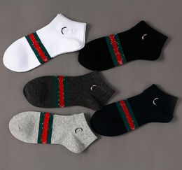mens socks Whole average size Middle italy style classic Letter Breathable Cotton casual Sock Random Colour dyhjdj1266368