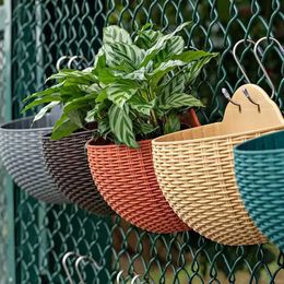 Planters Pots Exquisite Wall Mounted Plastic Basket Flower Pot Used for Outdoor Garden Balcony Plant Bucket Home Decoration Q0517