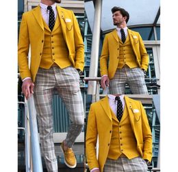 New Designs Casual Yellow Mens Suits Tuxedo 3 Piece Tailored Slim Male Blazer Pants Vest Set Suit for Men Handsome Men039s Clot7195679
