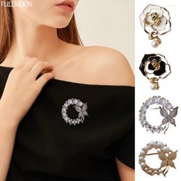 Brooches Temperament Pearl Wreath Butterfly Brooch Women Trend Elegant Circle Leaf Pins Wedding Banquet Anniversary Jewellery Gift