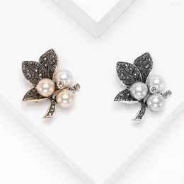 Brooches Beaut&Berry Retro Rhinestone Flower For Women Unisex Plant Pins Office Party Casual Accessories Gifts