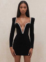 Runway Dresses Mozision Long Slve Sexy Dp V Neck Wired Diamante Crystal Padded Should Bodycon Outfits Women Winter Velvet Party Dress T240518