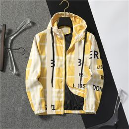 マルチスタイルのクラシック格子縞のメンズフード付きジャケットデザイナージャケットメンファッションカジュアルウィンドブレーカー春の夏のコート
