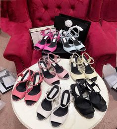 Stylish Women Sandals Slippers Printed Lambskin White Black Pink Indoor Causal Sandal Summer Designer Luxury Fashion Ladies Beach 4195627