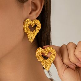 Exquisite Metal Hollow Love Heart Stud Earrings for Women 2024 Trend Goth Piercing Earrings Jewelry Accessories Gift
