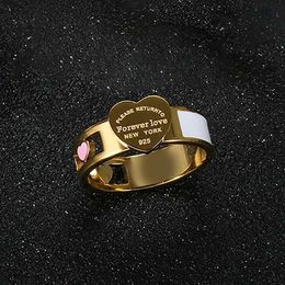 Band Rings Fashionable hollow Coloured heart-shaped ring stainless steel large heart-shaped label white shell RFor womens and womens wedding Jewellery J240516