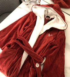 Luxury Hooded Robes Sleepwear Unisex Soft Warm Bathrobe Embroidery Letter Designer Bath Sleep Robes With Tags6519323