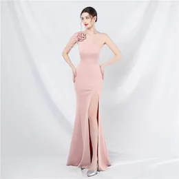 Ethnic Clothing Women's Bespoke Beading Fashion Elegant Dinner Party Wedding Celebration Long One-Shoulder Evening Dress