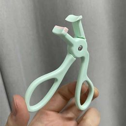 Eyelash Curler Korean eyelash curling makeup tool mini details eyelash curling sticker natural eyelash curling cosmetic clip Q240517