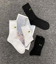 21ss mens fashion socks letter pattern boys sock hiphop street style for running sports breathable active stocking 2 Colours s9124569